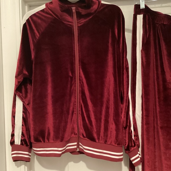 2 PC-VELVET VELOR TRACKSUIT ( Size: XL) ( Color: Wine Red) ( PREOWNED) - Picture 4 of 7